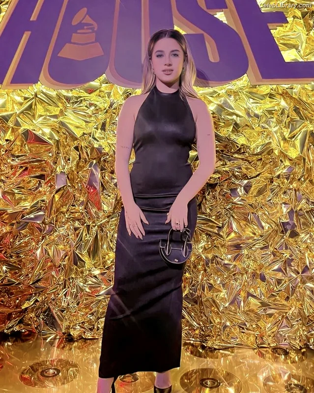 Mackenzie Ziegler photo 24 of 1167