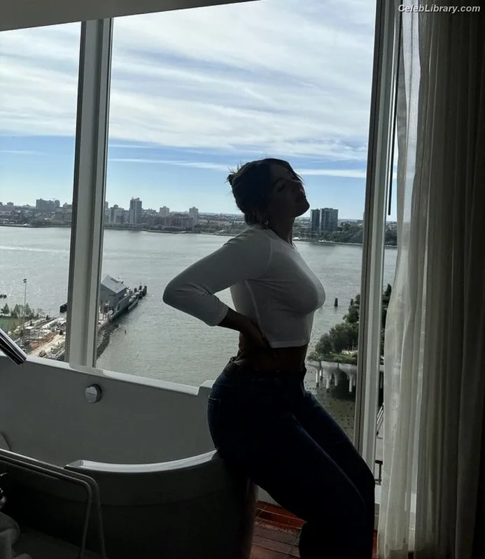 Mackenzie Ziegler photo 14 of 1167
