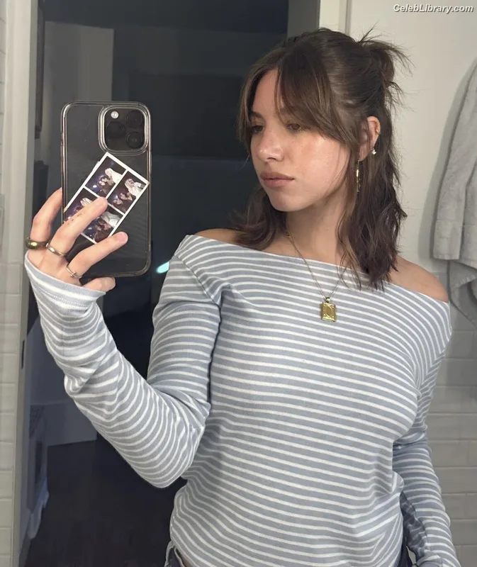 Mackenzie Ziegler photo 17 of 1167