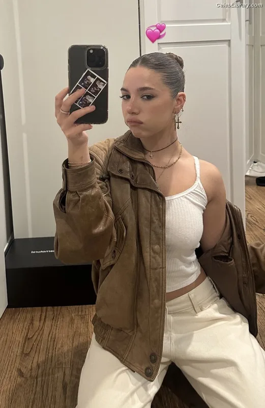 Mackenzie Ziegler photo 19 of 1167
