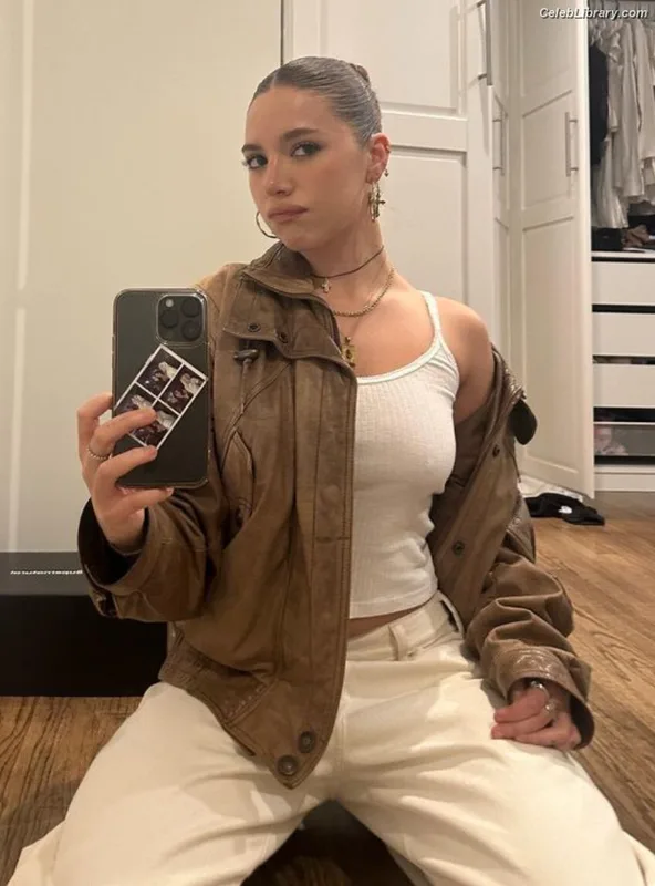 Mackenzie Ziegler photo 23 of 1167