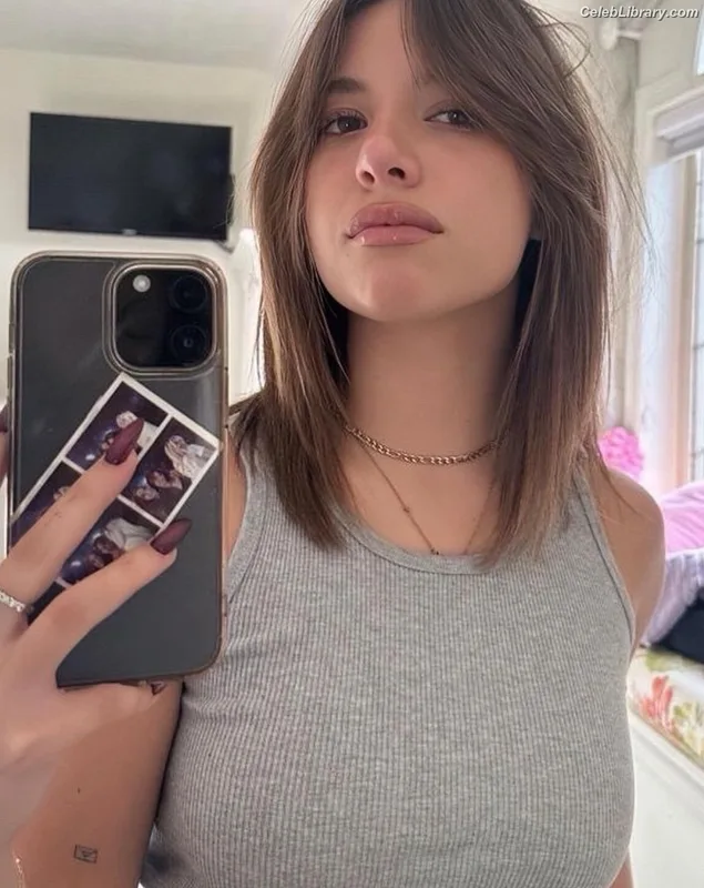 Mackenzie Ziegler photo 4 of 1167