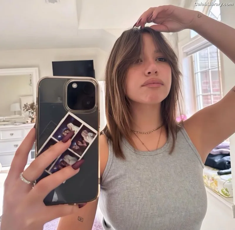 Mackenzie Ziegler photo 5 of 1167
