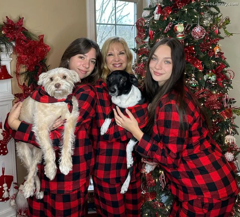 Mackenzie Ziegler photo 10 of 1167