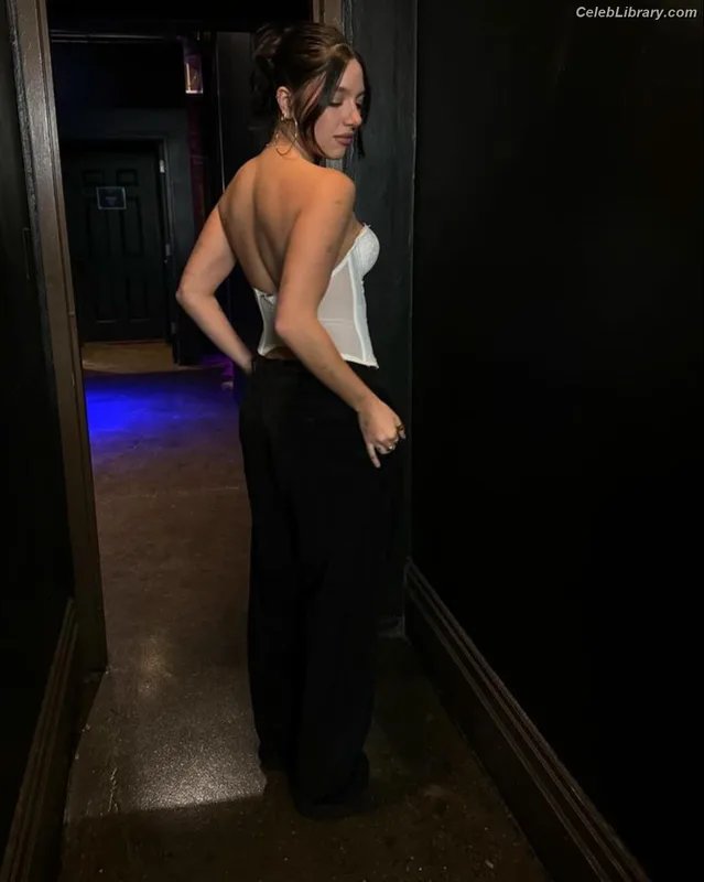 Mackenzie Ziegler photo 17 of 1167