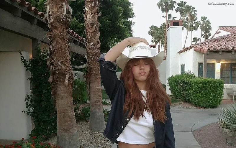 Mackenzie Ziegler photo 21 of 1167
