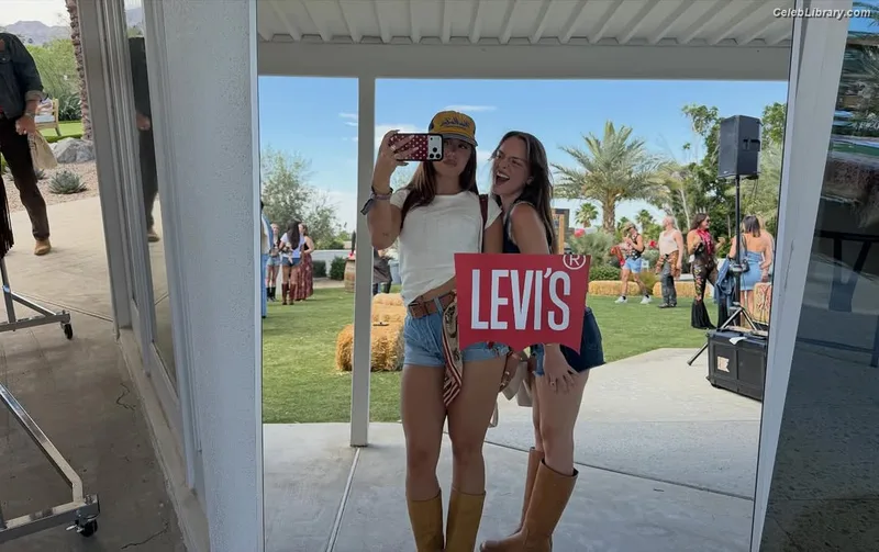 Mackenzie Ziegler photo 1 of 1167