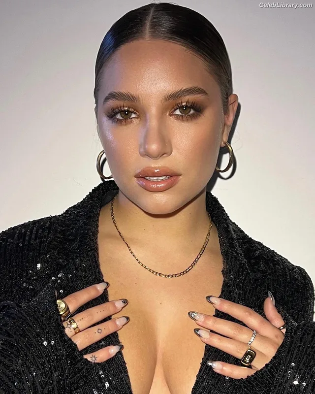 Mackenzie Ziegler photo 20 of 1167