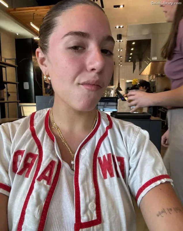 Mackenzie Ziegler photo 9 of 1167