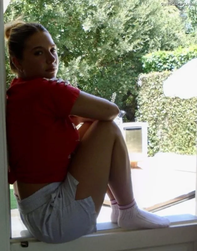 Mackenzie Ziegler photo 9 of 1167