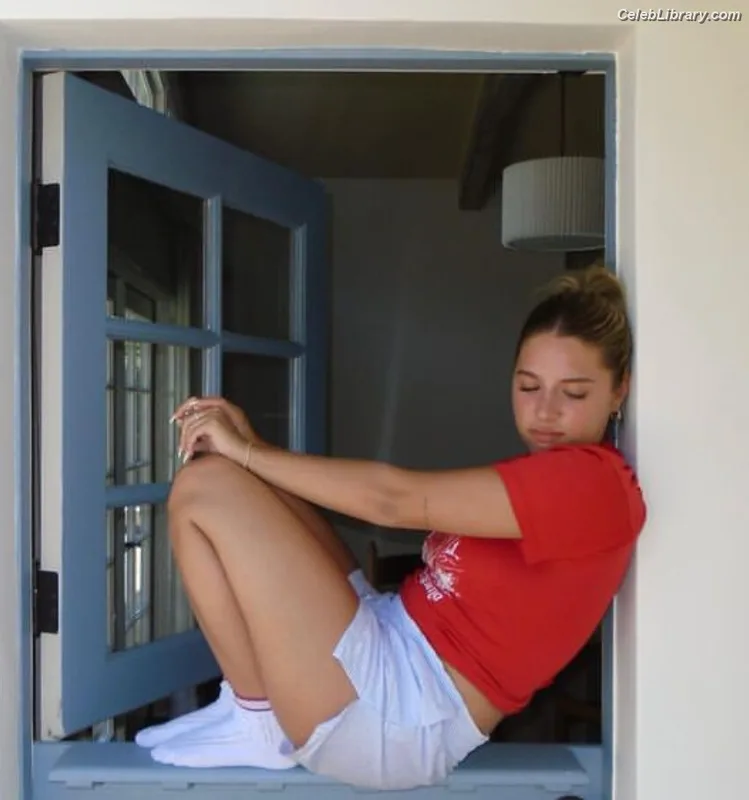 Mackenzie Ziegler photo 10 of 1167