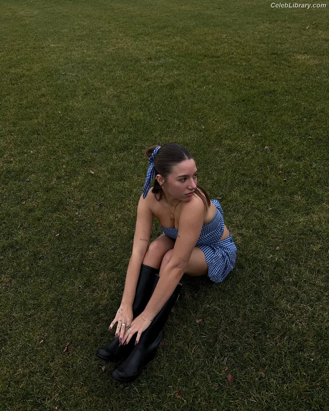 Mackenzie Ziegler photo 14 of 1167