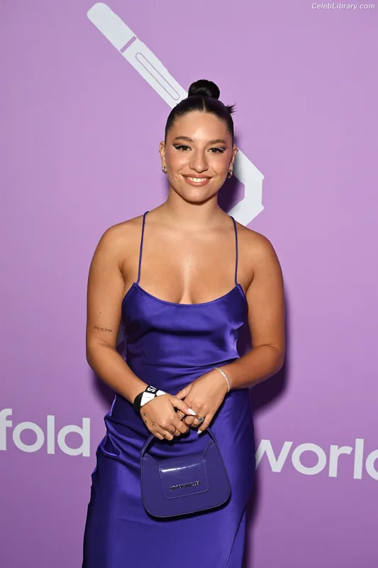 Mackenzie Ziegler photo 19 of 1167
