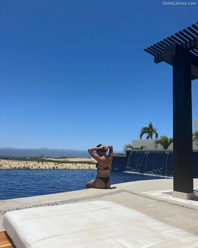Mackenzie Ziegler photo 3 of 1167
