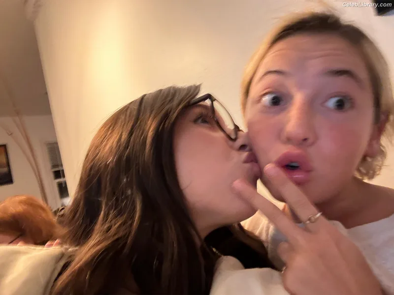 Mackenzie Ziegler photo 11 of 1167