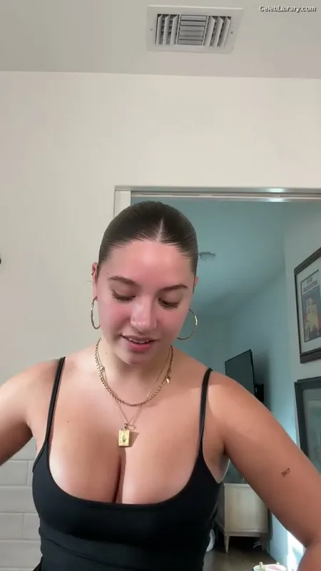 Mackenzie Ziegler photo 24 of 1167