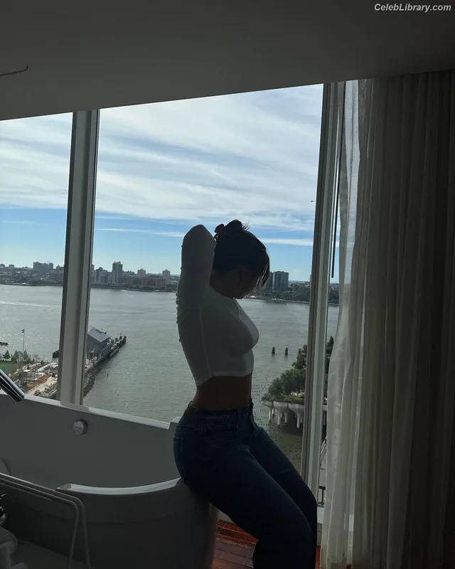 Mackenzie Ziegler photo 18 of 1167