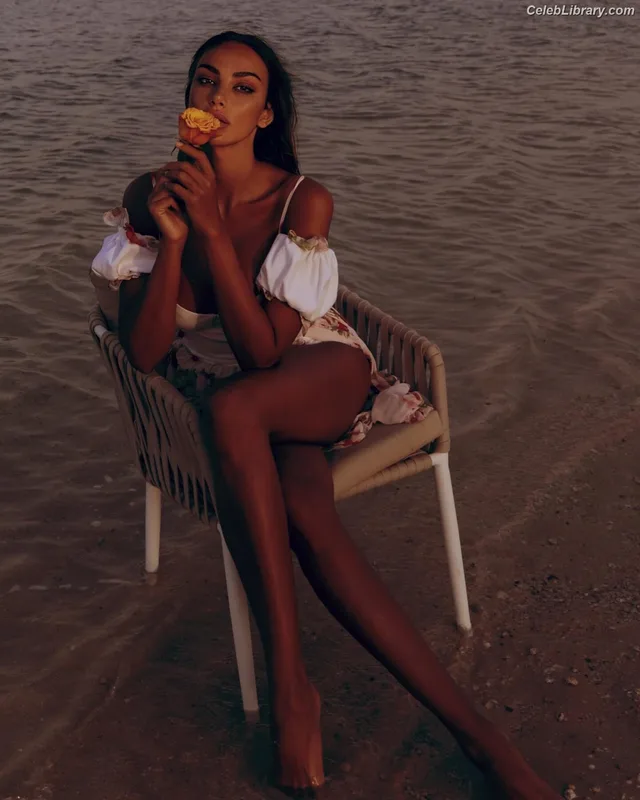 Madalina Diana Ghenea photo 13 of 97