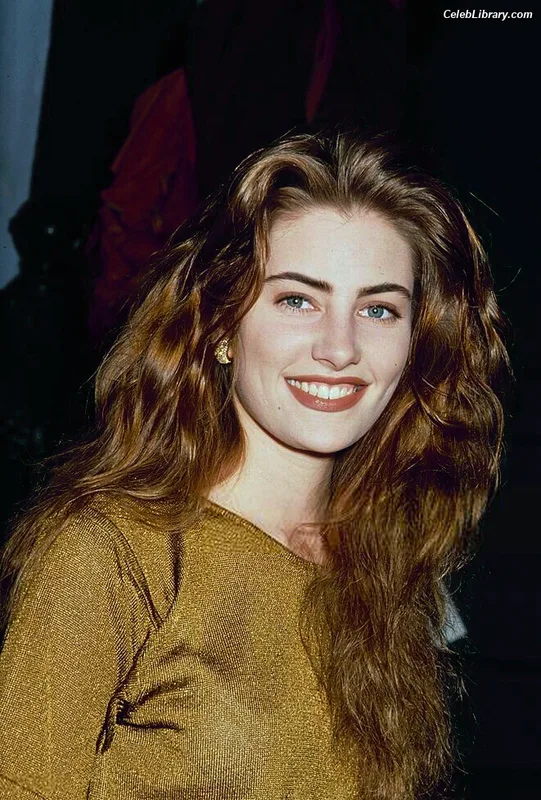 Mädchen Amick photo 4 of 9