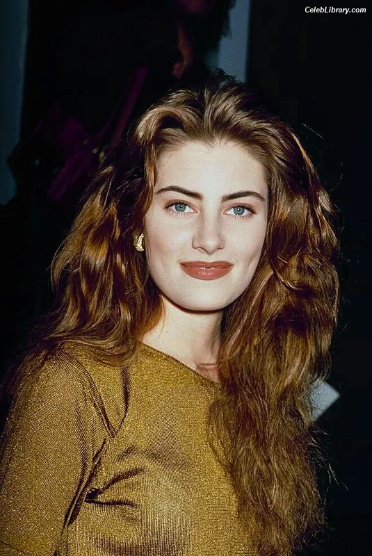 Mädchen Amick photo 7 of 9