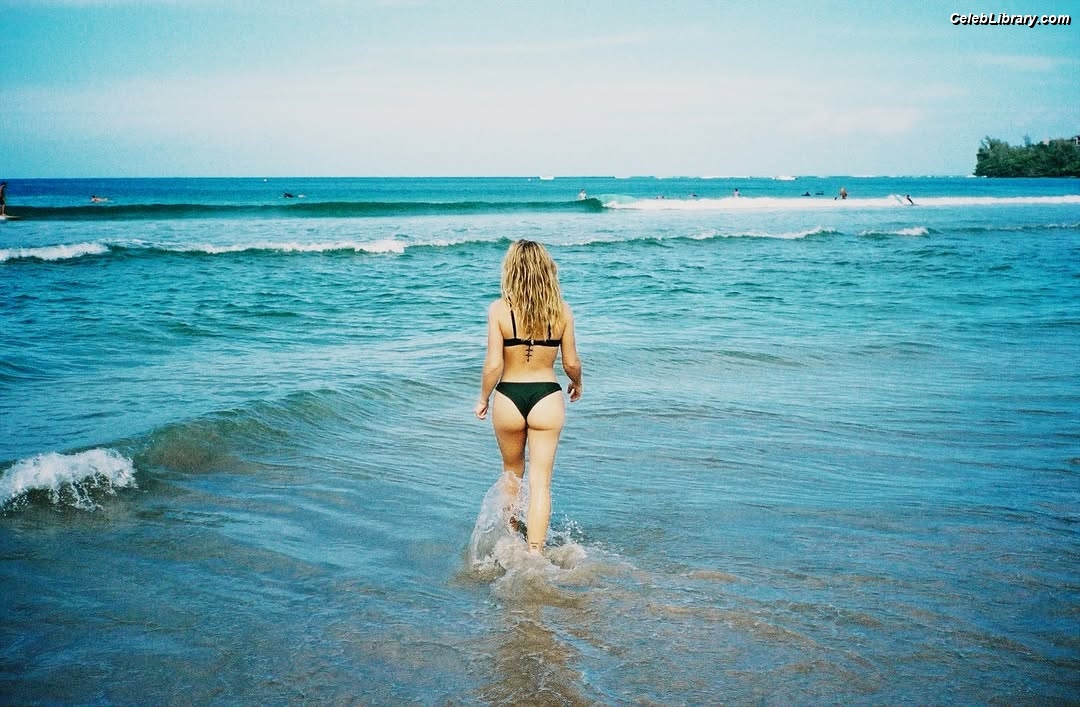 Maddie Hasson photo 5 of 66