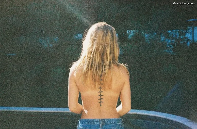Maddie Hasson photo 10 of 66
