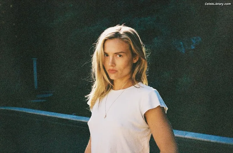 Maddie Hasson photo 11 of 66