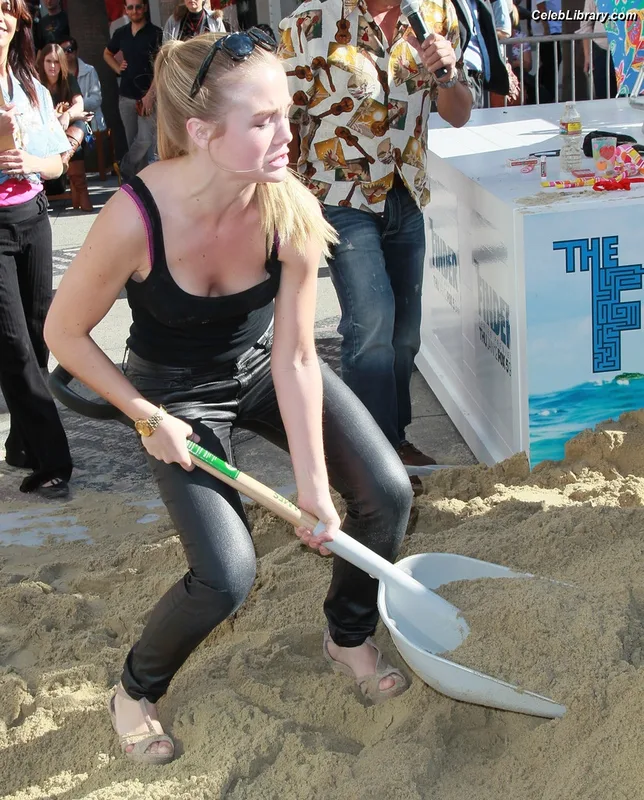 Maddie Hasson photo 23 of 66