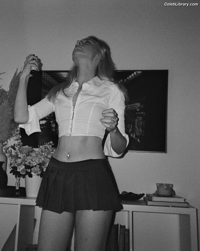 Maddie Phillips photo 4 of 171