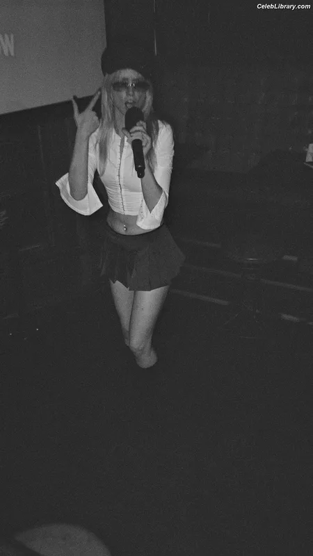 Maddie Phillips photo 8 of 171