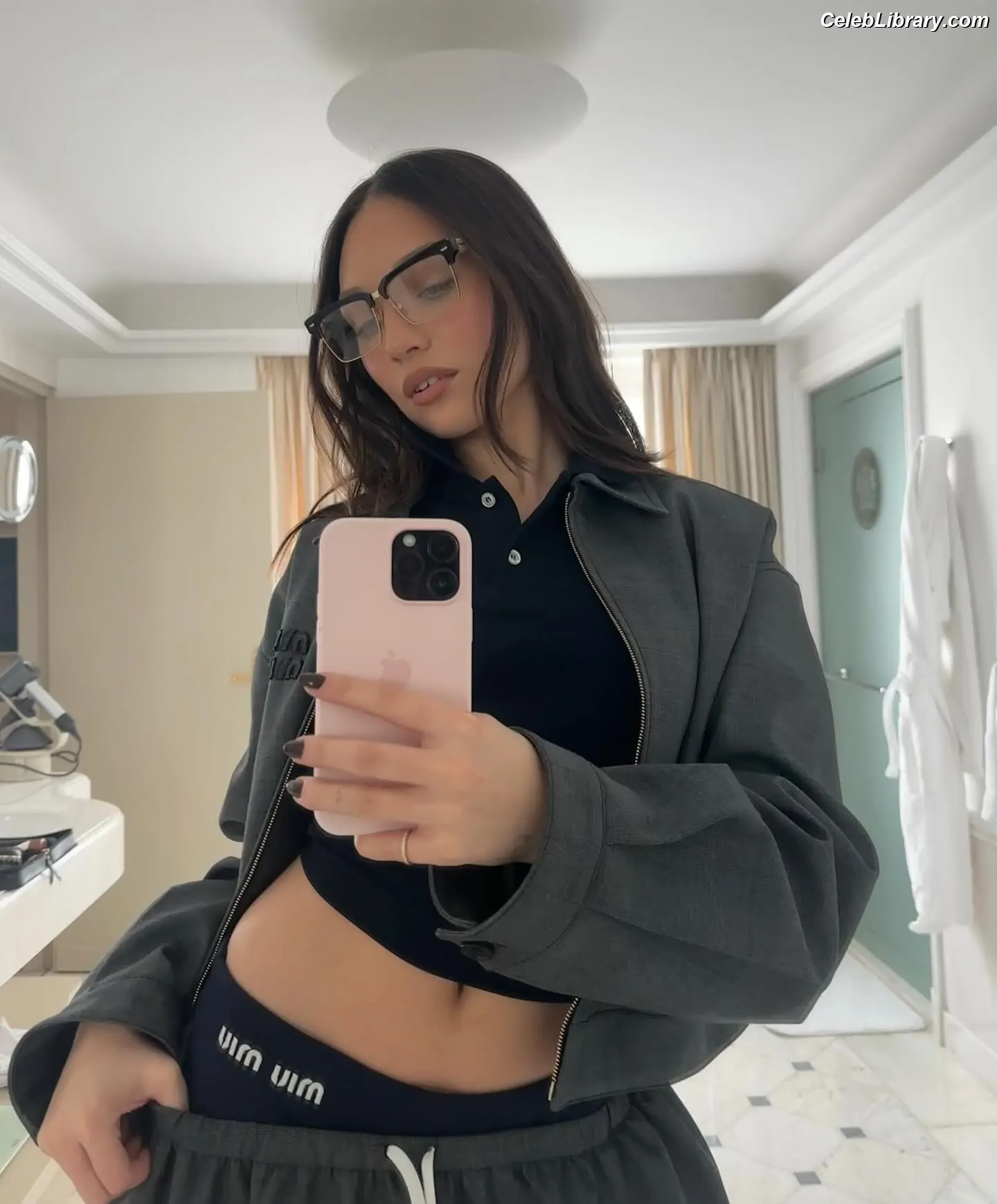 Maddie Ziegler photo 7 of 1036