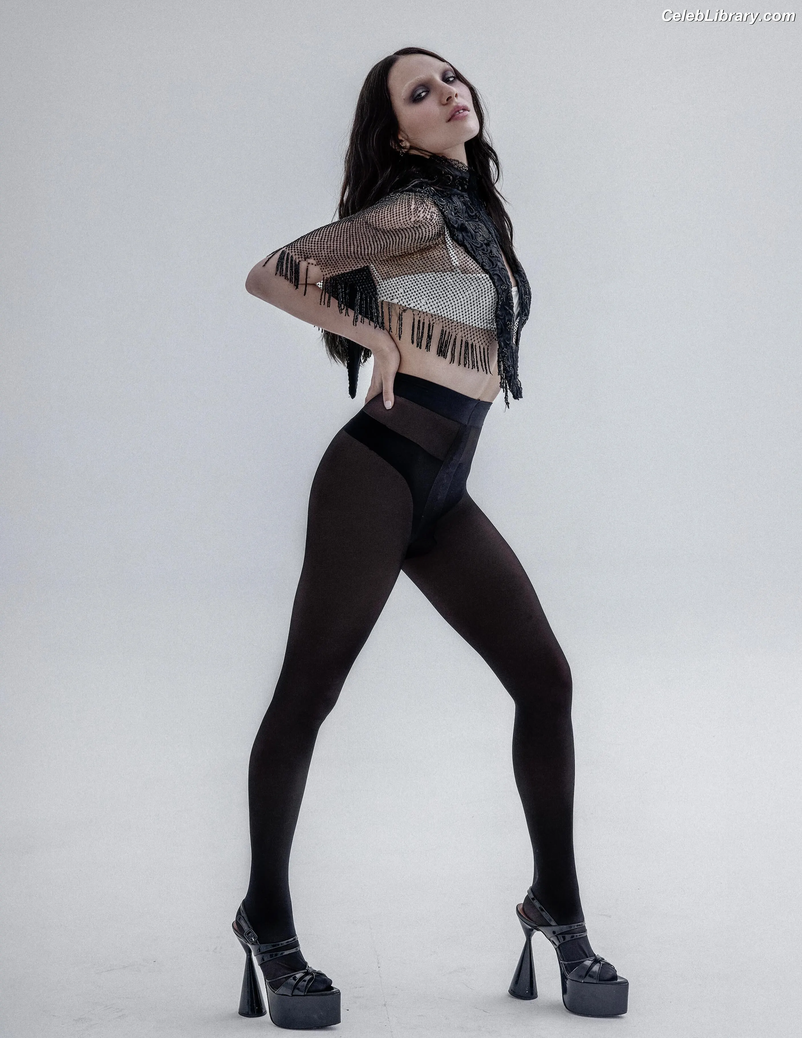 Maddie Ziegler photo 5 of 1036