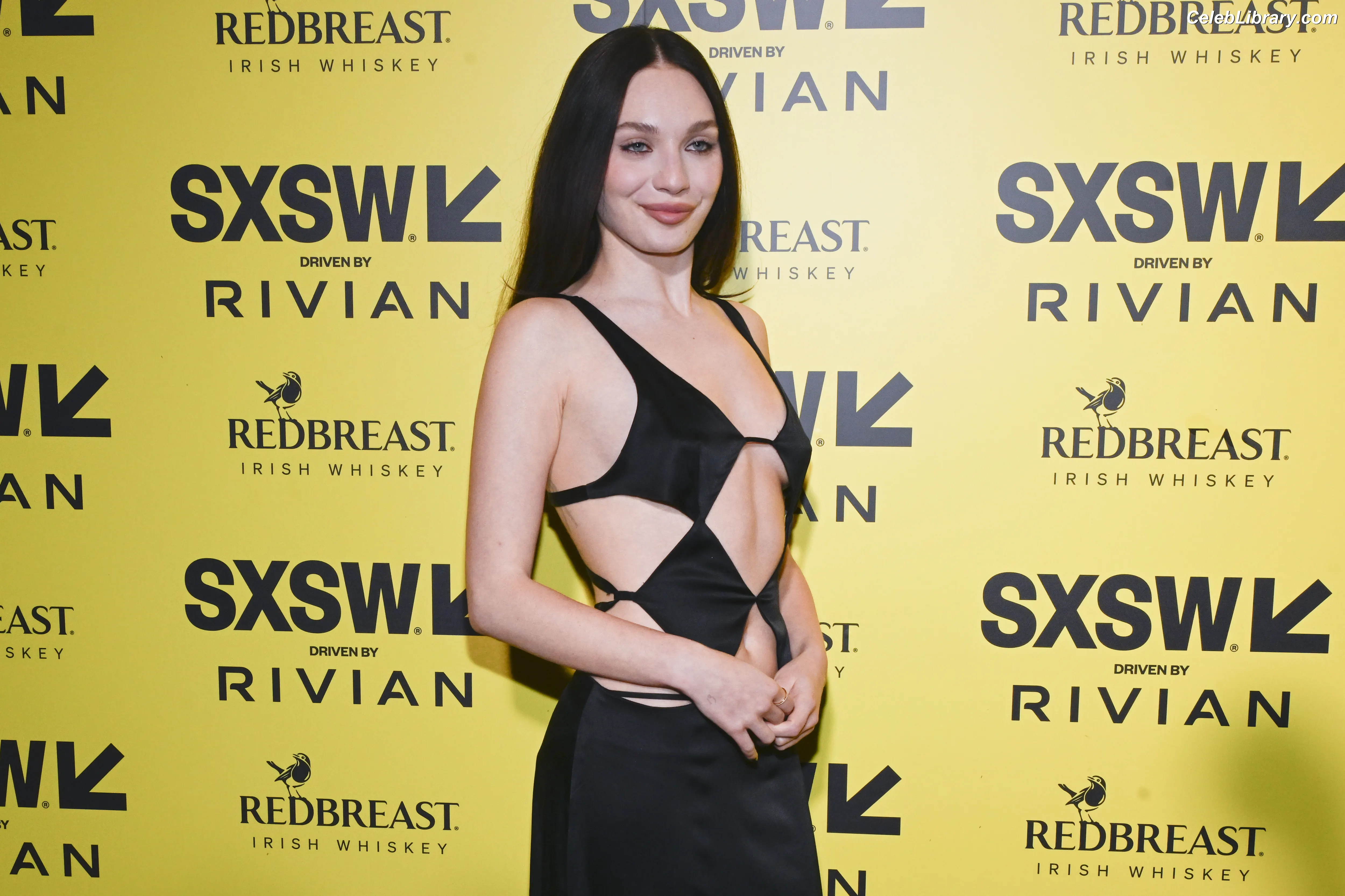 Maddie Ziegler photo 21 of 1036