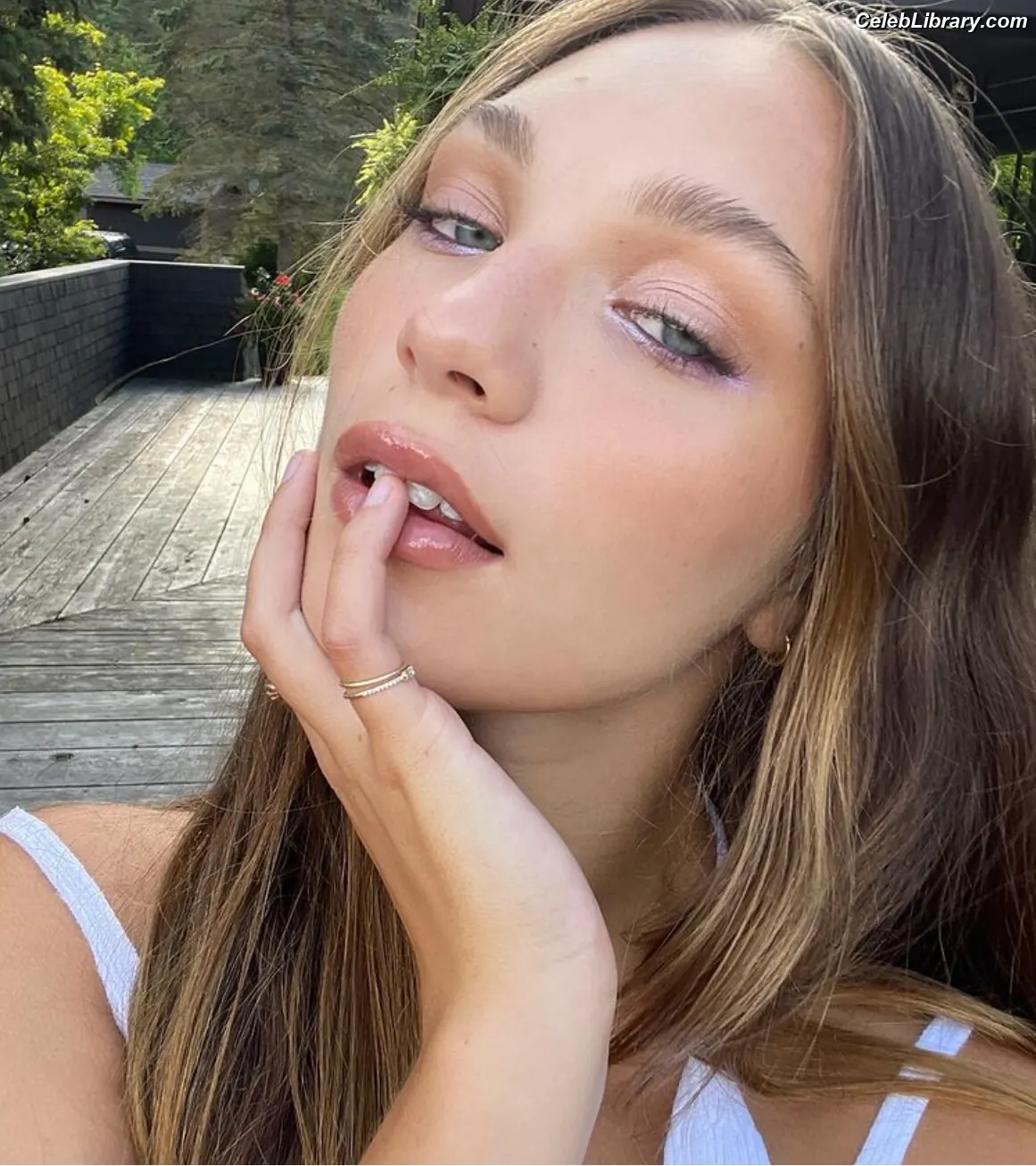 Maddie Ziegler photo 2 of 1036