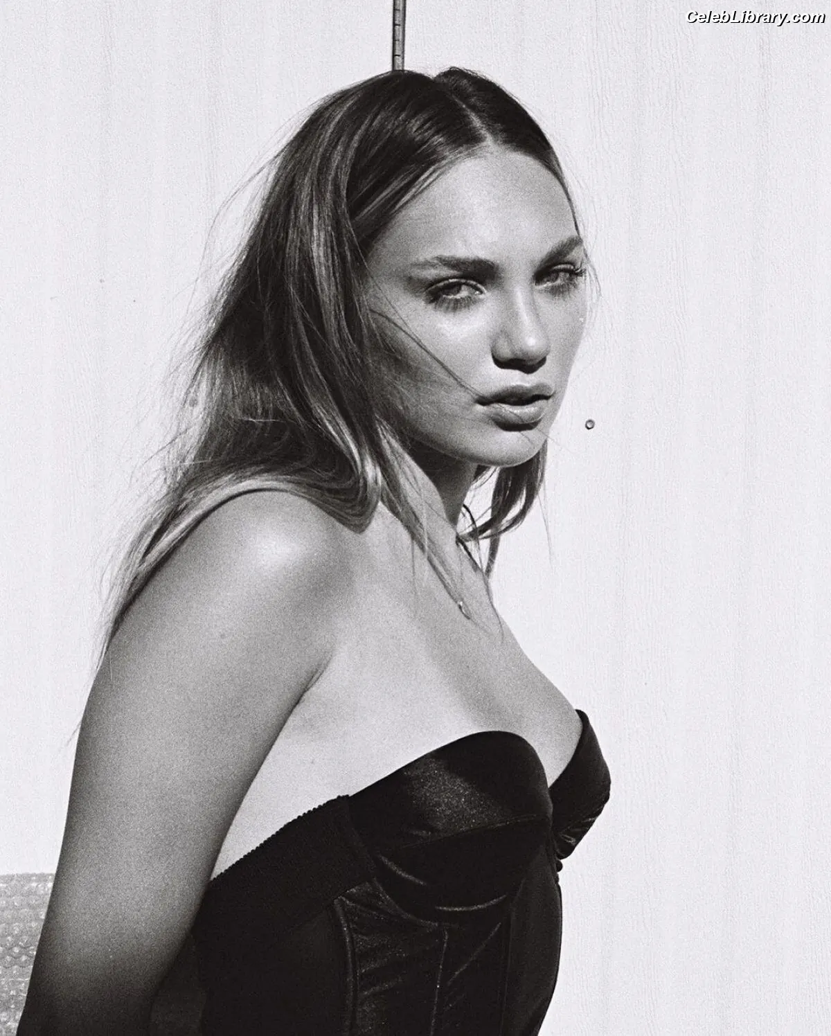 Maddie Ziegler photo 13 of 1036