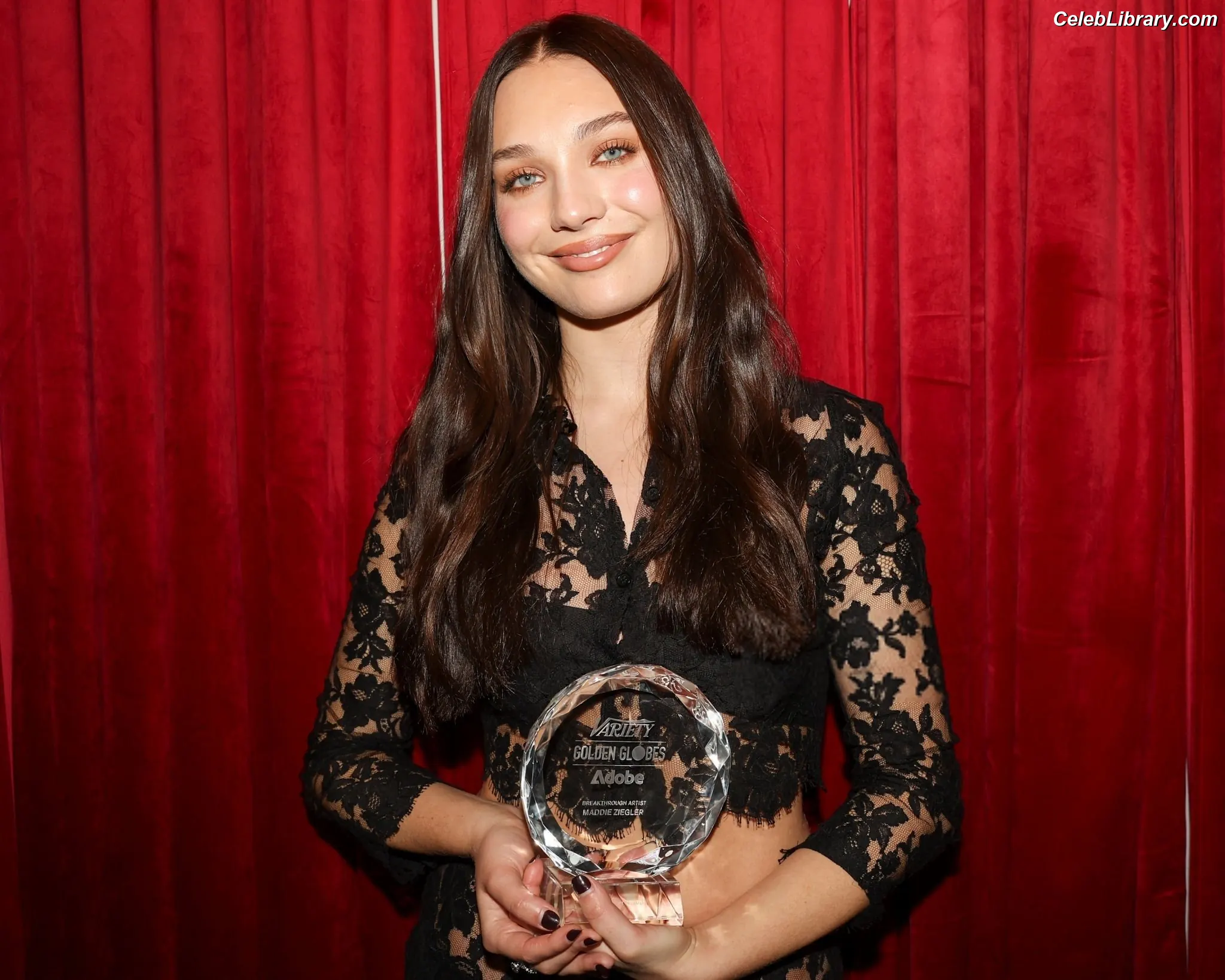 Maddie Ziegler photo 5 of 1036
