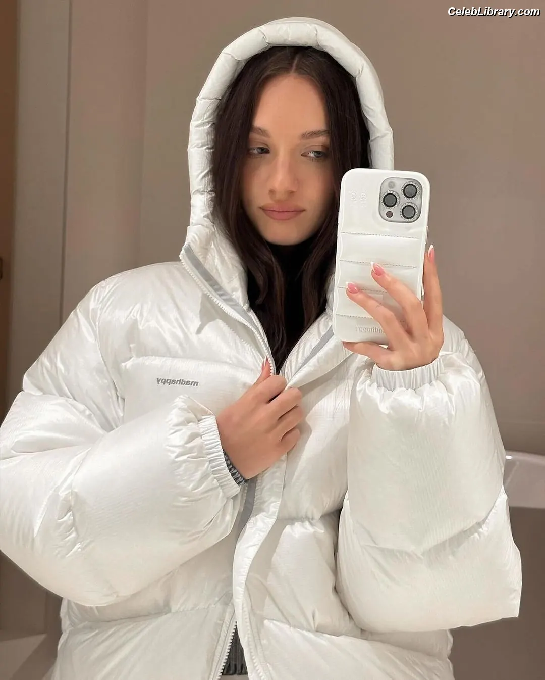 Maddie Ziegler photo 12 of 1036