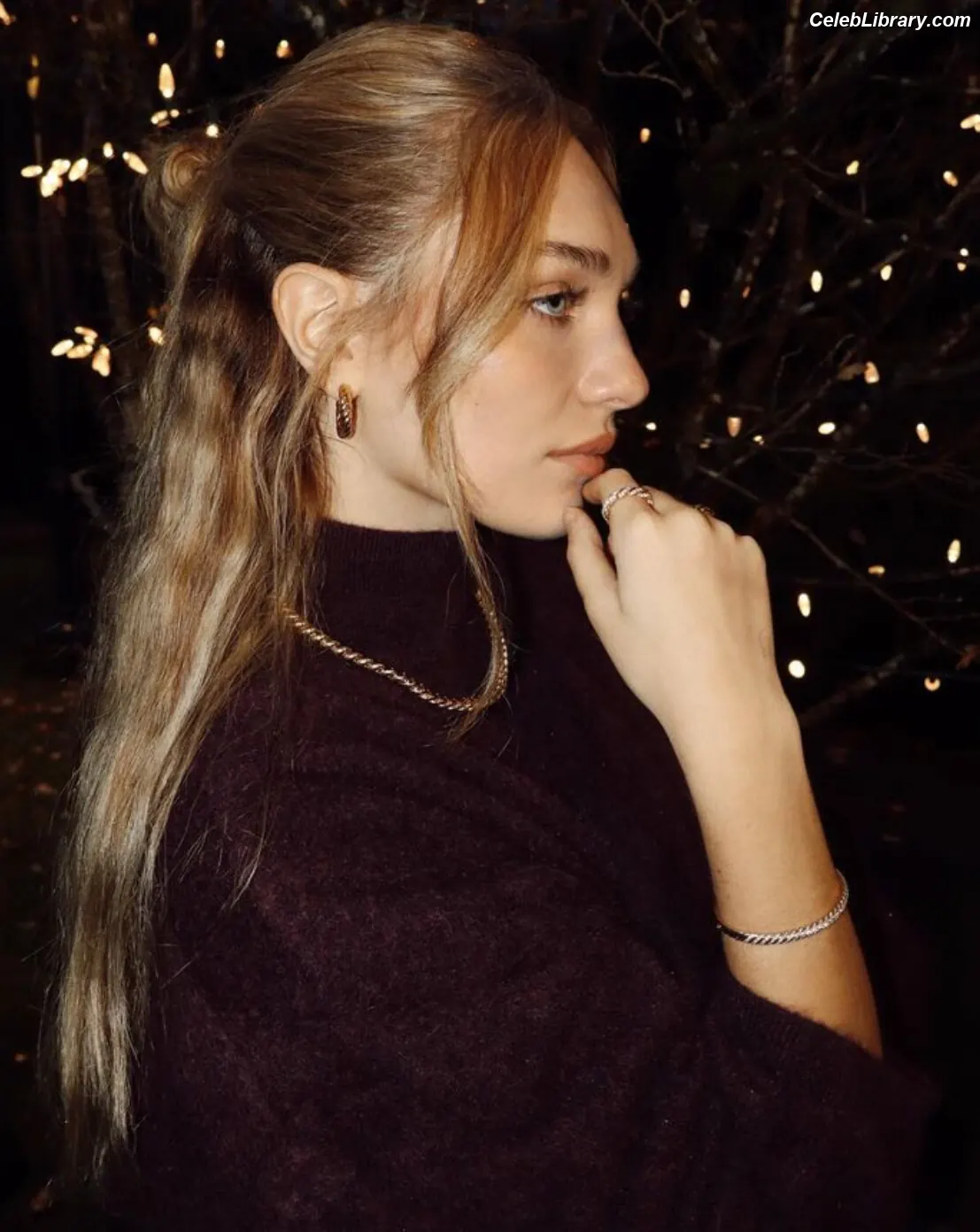 Maddie Ziegler photo 21 of 1036