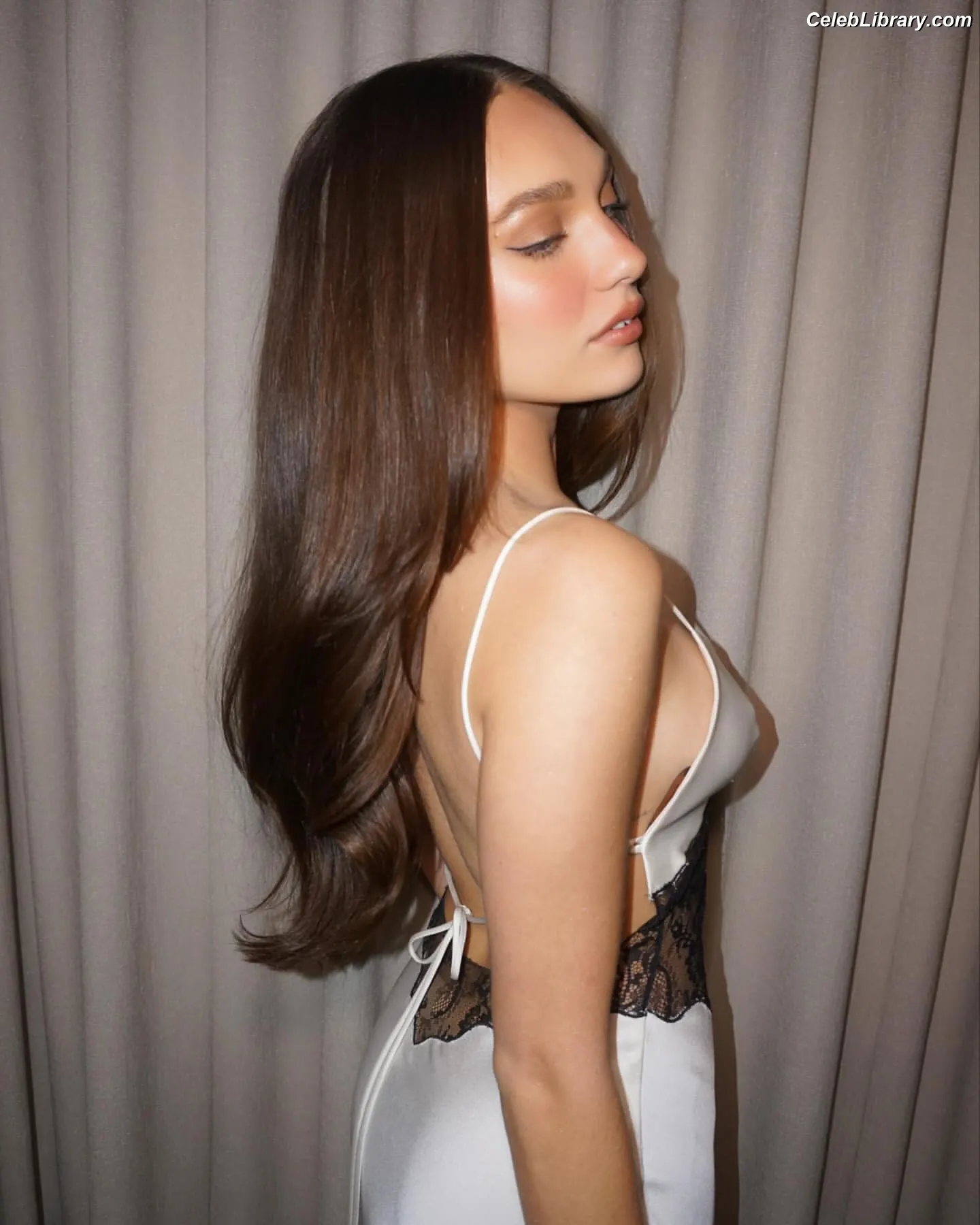 Maddie Ziegler photo 7 of 1036