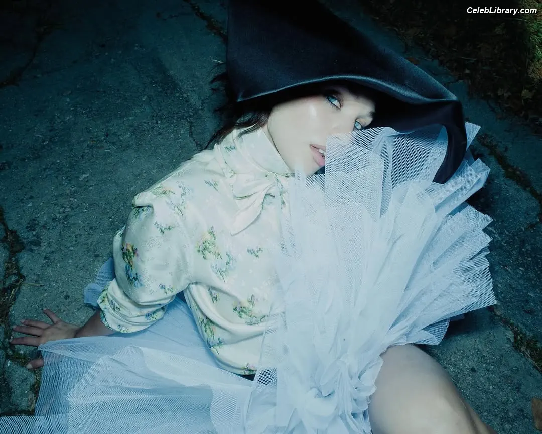 Maddie Ziegler photo 3 of 1036