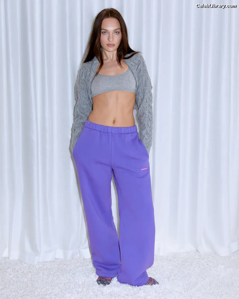 Maddie Ziegler photo 16 of 1036