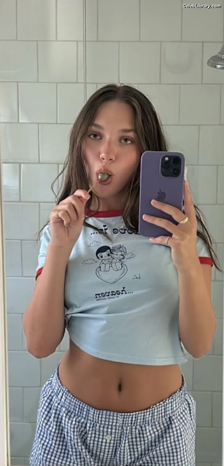 Maddie Ziegler photo 21 of 1036