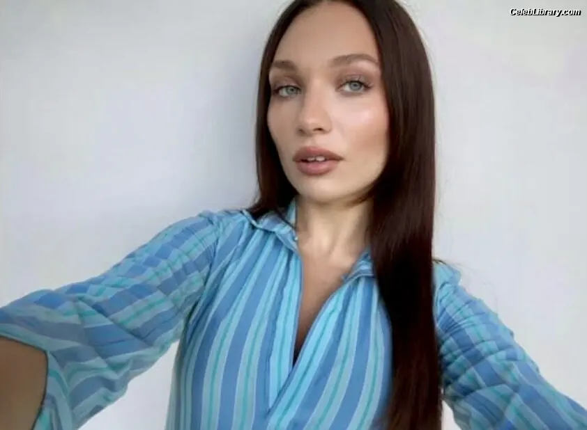 Maddie Ziegler photo 14 of 1036