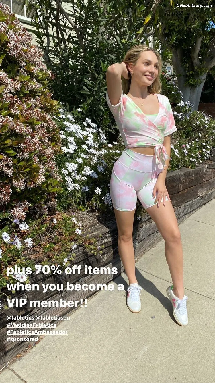 Maddie Ziegler photo 2 of 1036