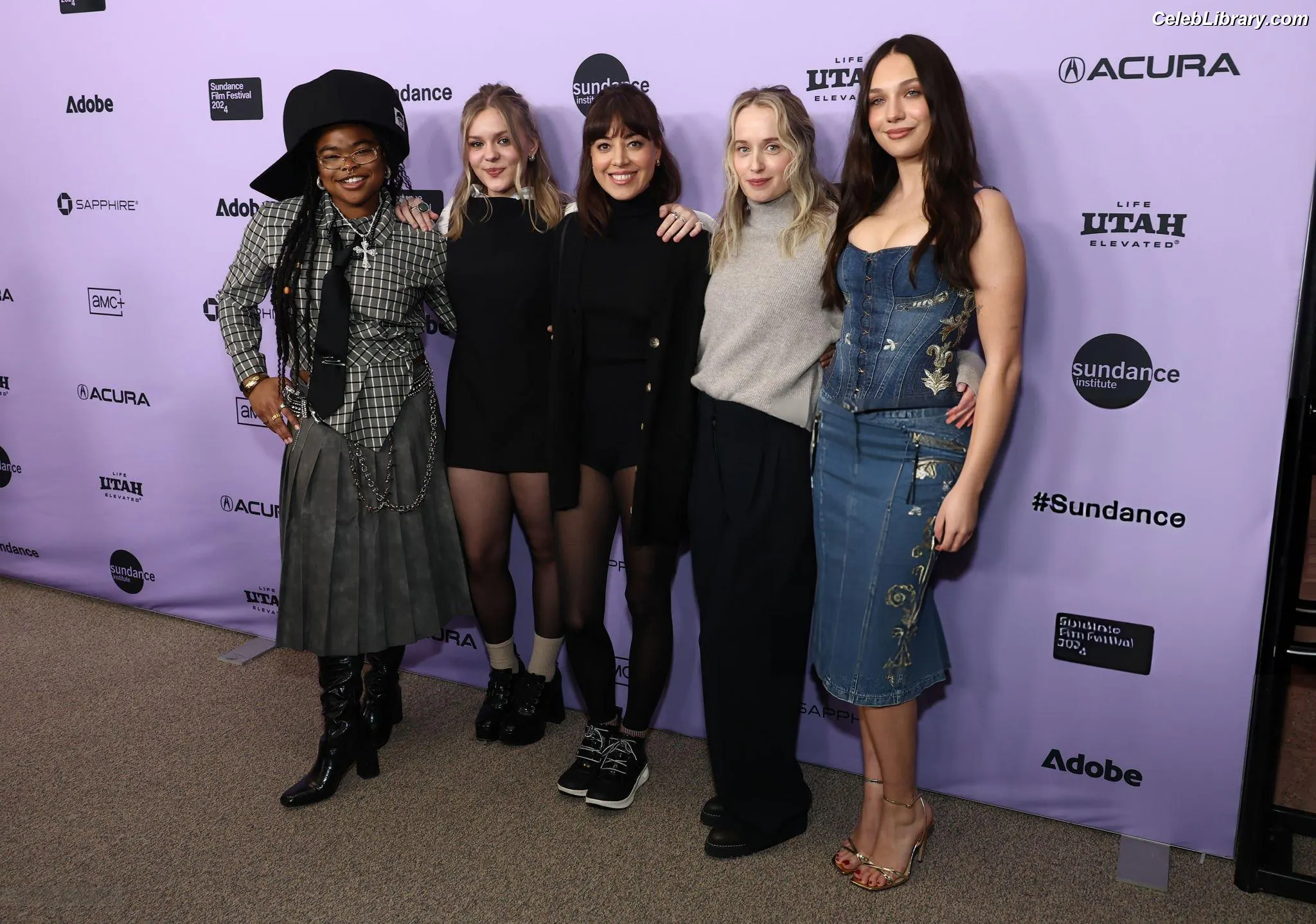Maddie Ziegler photo 1 of 1036