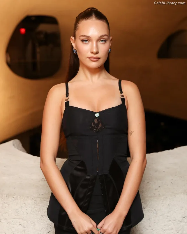Maddie Ziegler photo 9 of 1039