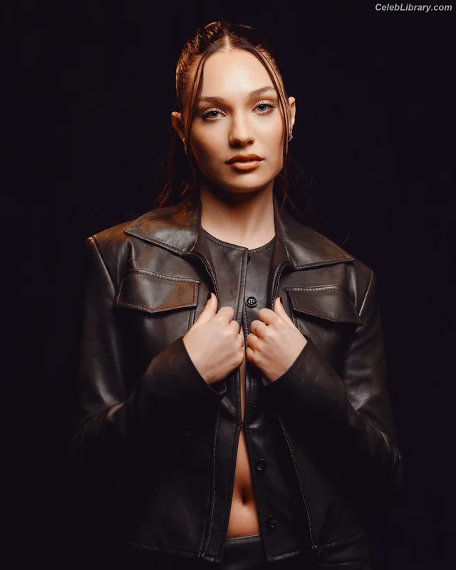 Maddie Ziegler photo 10 of 1039