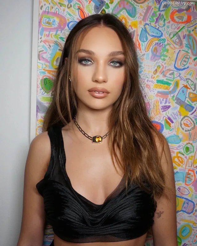 Maddie Ziegler photo 18 of 1039