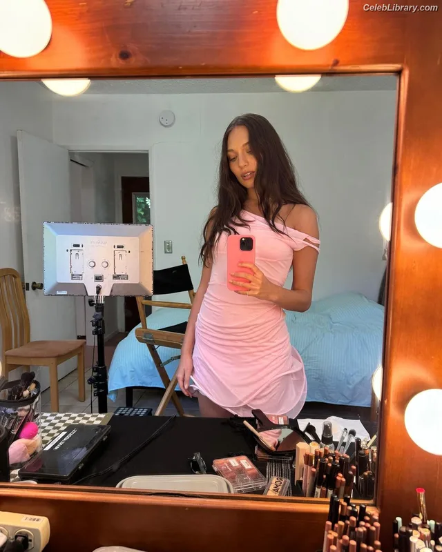 Maddie Ziegler photo 1 of 1039