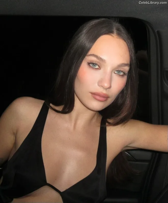 Maddie Ziegler photo 4 of 1039